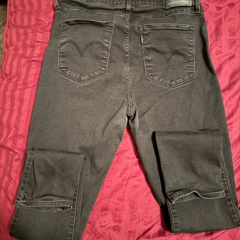 Women's Black Levi’s Jeans - Picture 2 of 4